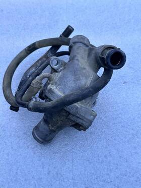 348.ac1i00 Acura 1999 2000 2001 2002 2003 2004 Rl Thermostat Housing