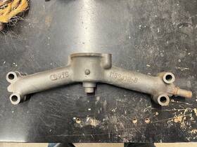 116478b Buick 322 401 425 Nailhead Water Cross Over Thermostat Housing Manifold