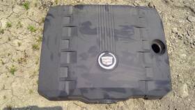 351.gm6m10 Cadillac Sts 2010 Engine Cover 477764