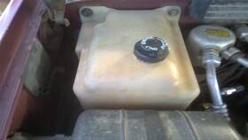 671.gm8590 Chevrolet Truck Tchev1500 1990 Coolant Reservoir 29328887