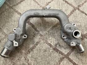 4r3e-8c369-d0 Ford Mustang Coolant Crossover