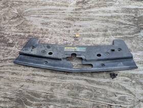 7r33-8c291 Ford Mustang Radiator Upper Shield Cover V6 Base With Clips Used Oem 2005-2009