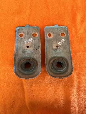 Ar33-8b359-ab Ford 2011-2014 Mustang Gt Oem Factory Upper Radiator Mounts