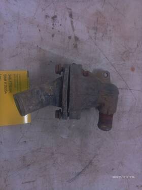 348.fd8384 Ford Truck Bronco Ii 1984 Thermostat Housing 966229