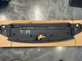 23256455 Gm Oem # Gmc Sierra 2500hd 15-19 Engine Compartment Front Sight Shield