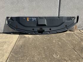 84295007 Gm Genuine Front Compartment Sight Shield