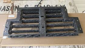 84356910 Gmc 2019 - 2024 Silverado Sierra 1500 Radiator Lower Grille Shutter Oem