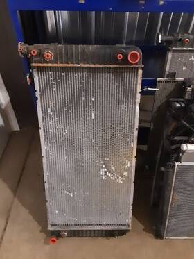 675-00215e Gmc Truck Radiator 8-305 1-3/8 Inch Thick Fits 88-94 Chevrolet 1500 Pickup 1609918