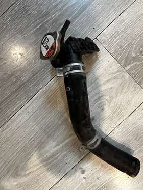 25329-1r200 Hyundai Radiator Filler Neck With Cap And Upper Hose Fits 11-17 Accent