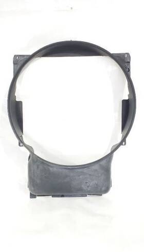 673.intt03 International 2003 4300 Oem 7.6 Radiator Fan Shroud Small Crack