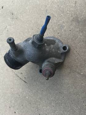 1172012130 Mercedes-benz R107 W107 C107 W126 380 500 M116 M117 Thermostat Housing Oem