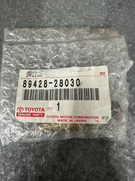 89428-28030 Toyota Oem Water Temperature Switch