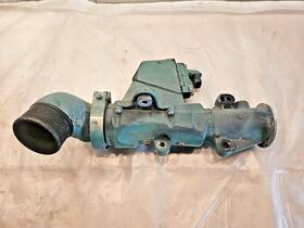 22008482 Volvo D-13 Diesel Engine Coolant Water Transfer Tube Assembly Oem